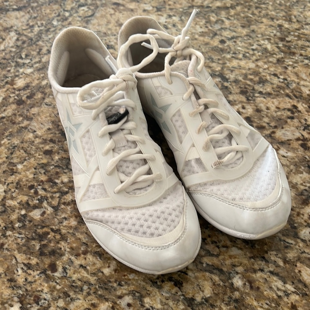 Rebel by Kaepa cheer shoes size 9